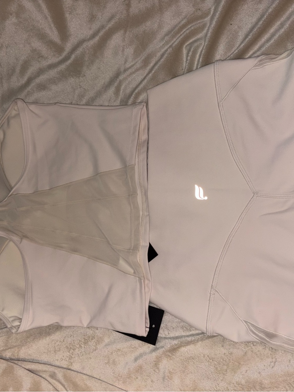 Fabletics No-Seam PureLuxe TLC Mesh
Short 4 in almond milk + Matching tank SET
